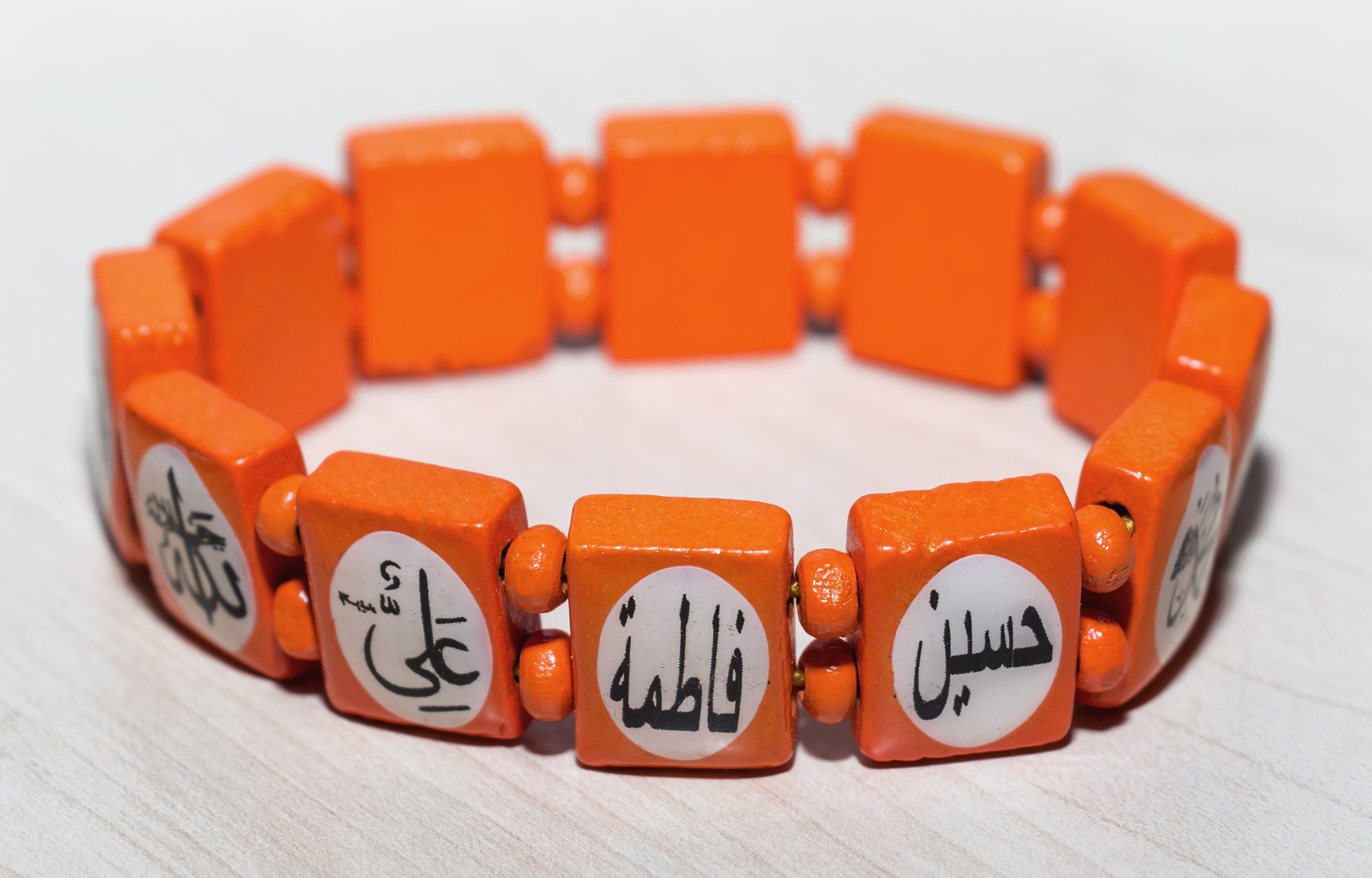 Holzarmband mit Namen der Ahlulbait Farbe Orange