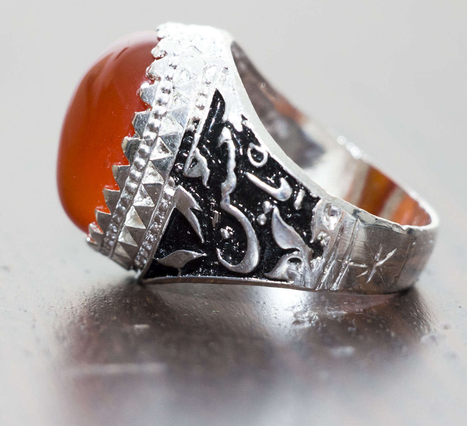 Herren Aqiq Ring Khorasani Stein in rot oval graviert mit Ya Zahra, Ya Hussein oder Ya Abal Fadl Alabbas