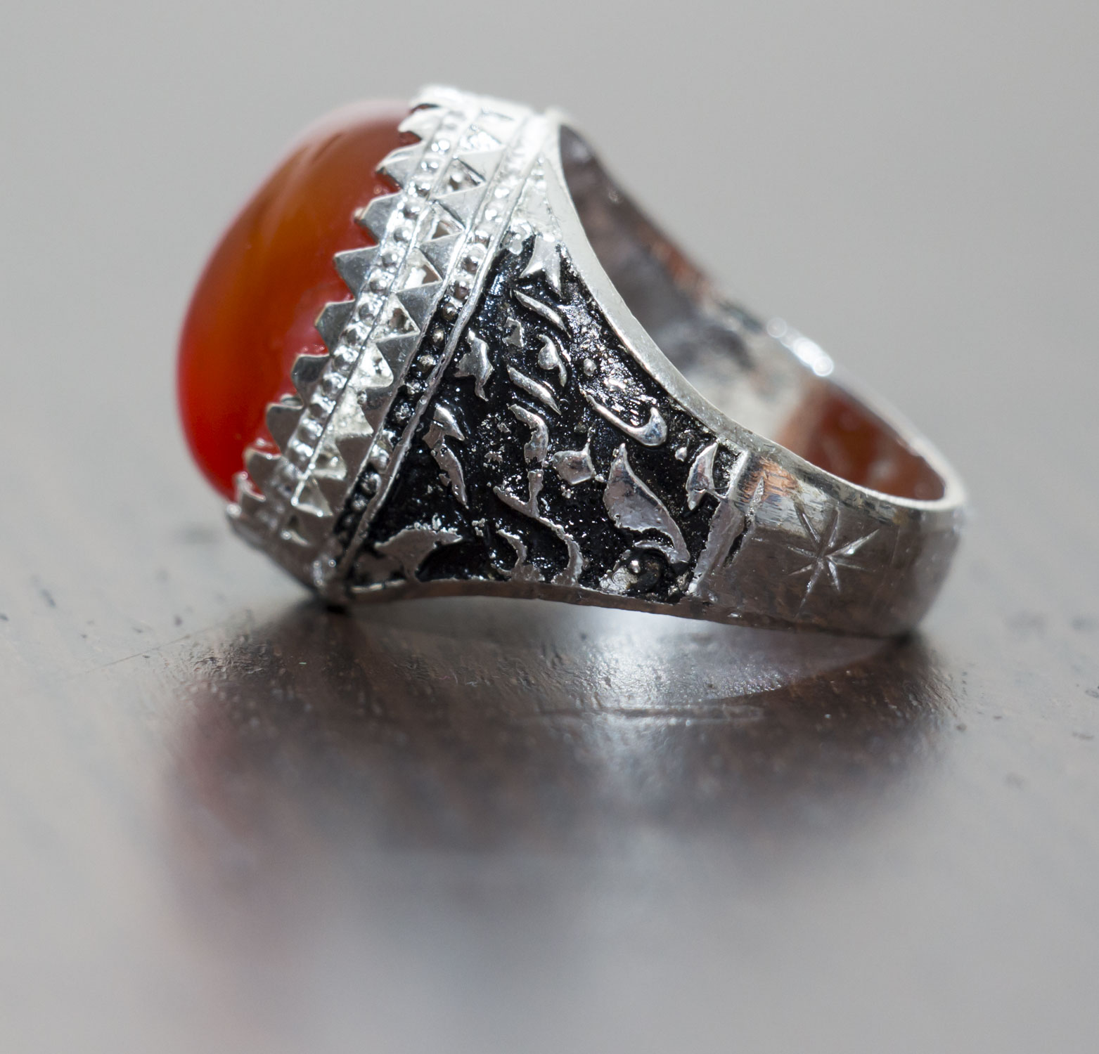 Herren Aqiq Ring Khorasani Stein in rot oval graviert mit Ya Zahra, Ya Hussein oder Ya Abal Fadl Alabbas
