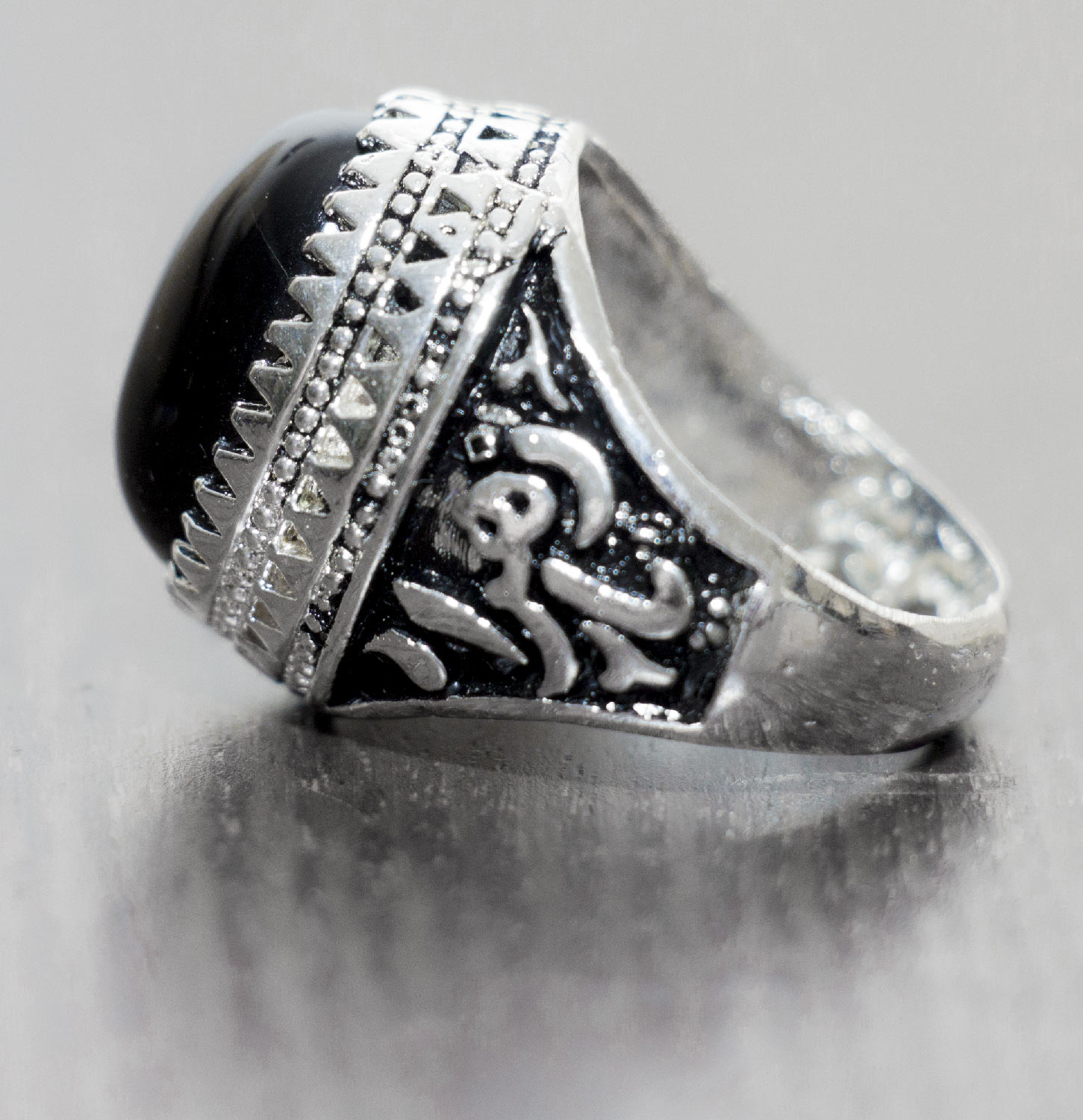Herren Aqiq Ring Khorasani Stein in Schwarz oval graviert mit Ya Zahra, Ya Hussein